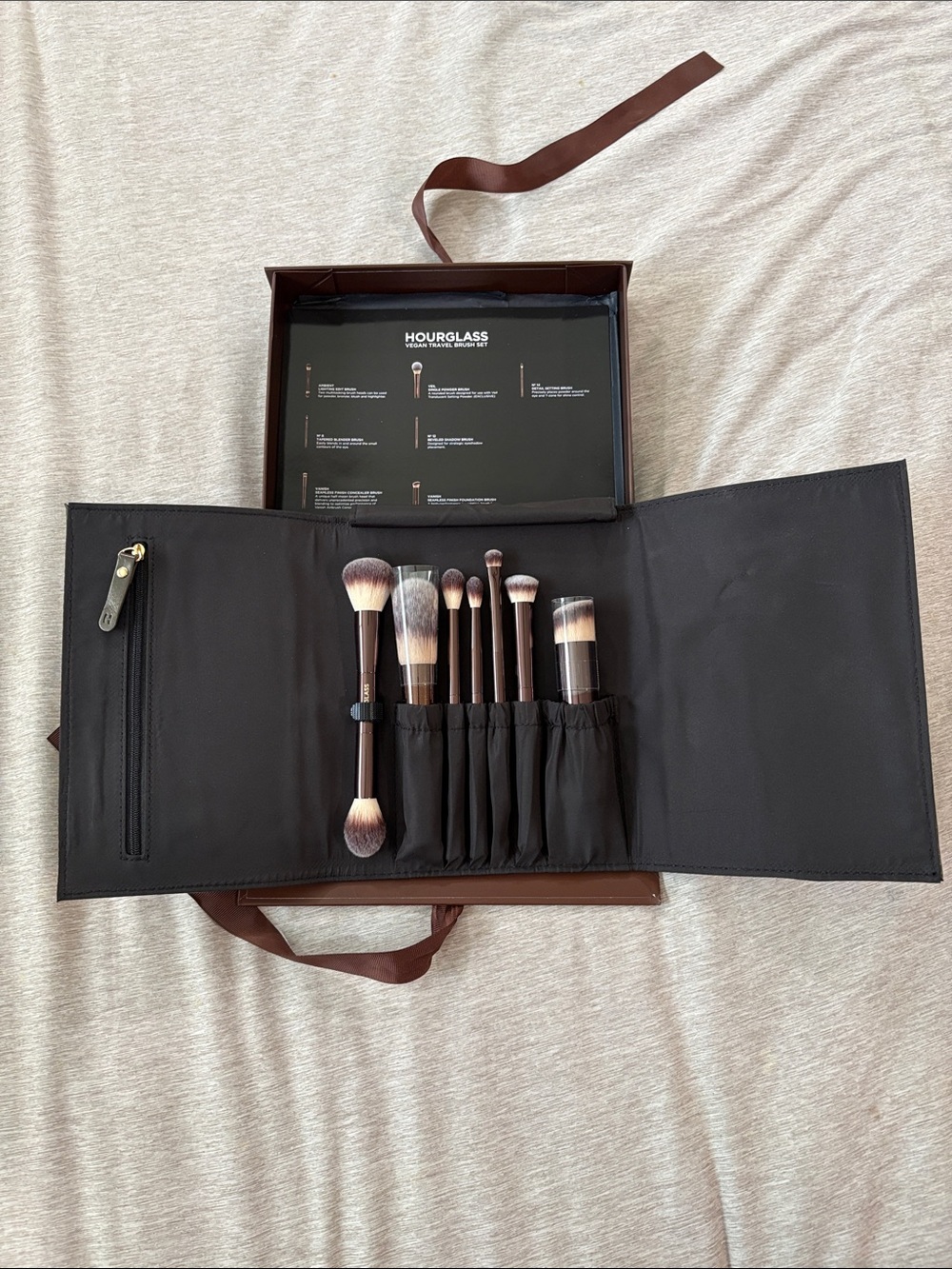 Hourglass Vegan Travel Brush Set in Black and Brown